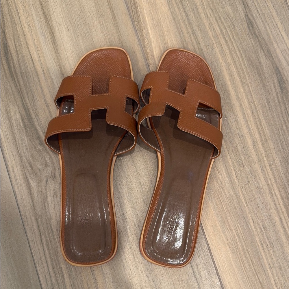 Elegant Tan Slide Sandals